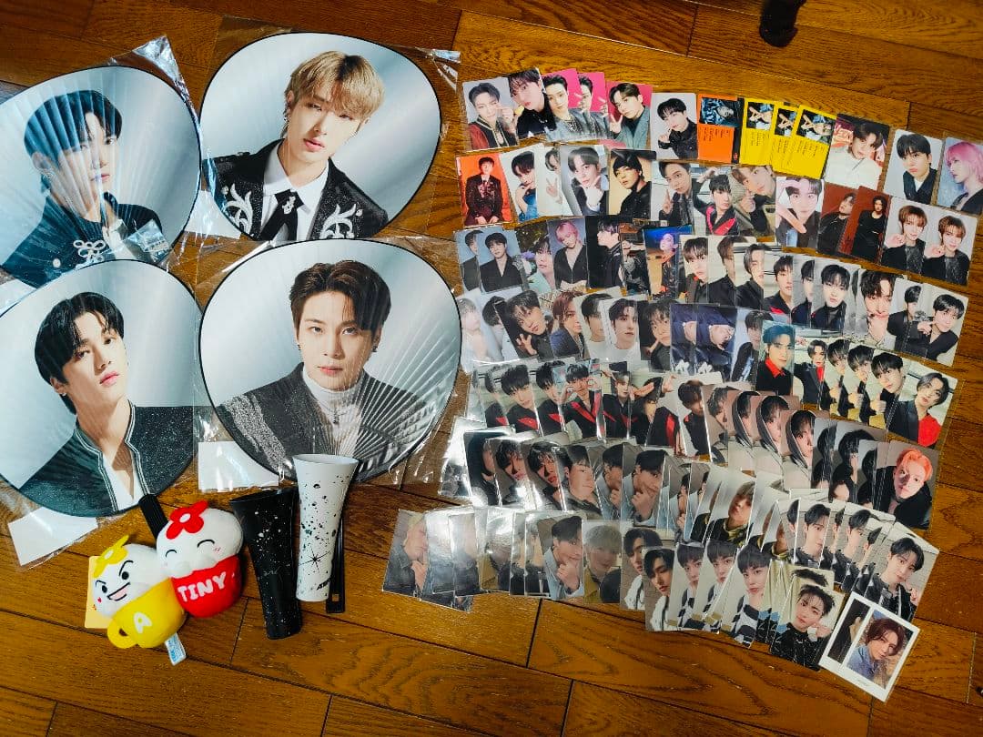 ATEEZ ライティニカバー うちわ トレカ カード ぬいぐるみ グッズ 韓国