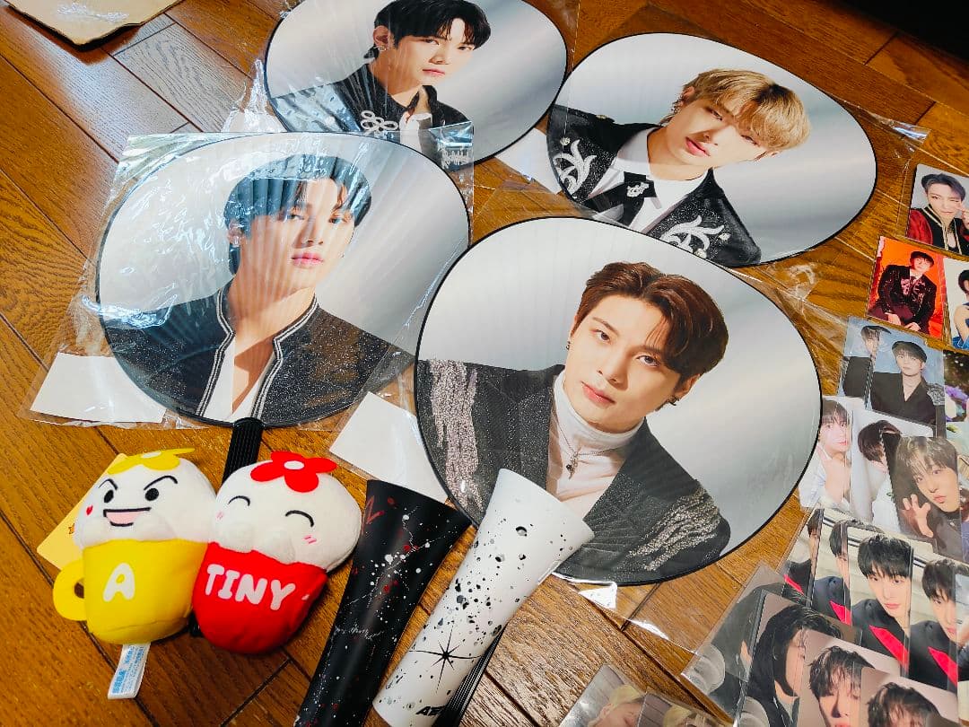 ATEEZ ライティニカバー うちわ トレカ カード ぬいぐるみ グッズ 韓国