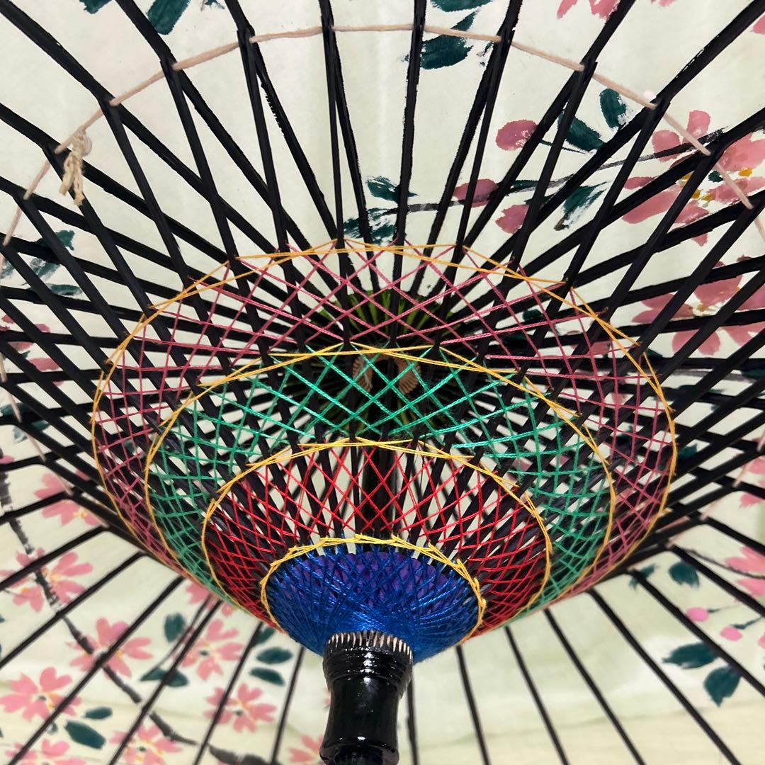 舞踊傘 絹緑色 花柄 黒い骨組み