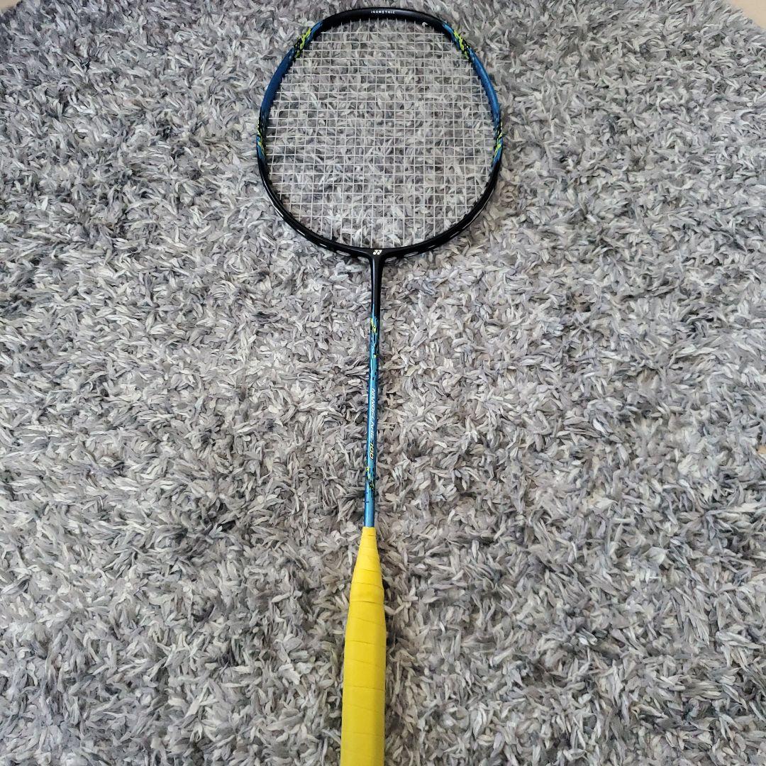 【美品】YONEXナノフレア 700 バドミントンラケット 4UG6