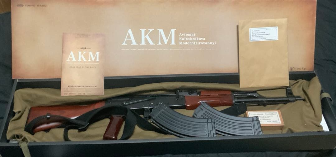 AKM ガスブローバック　スペアマガジン・スリング付き
