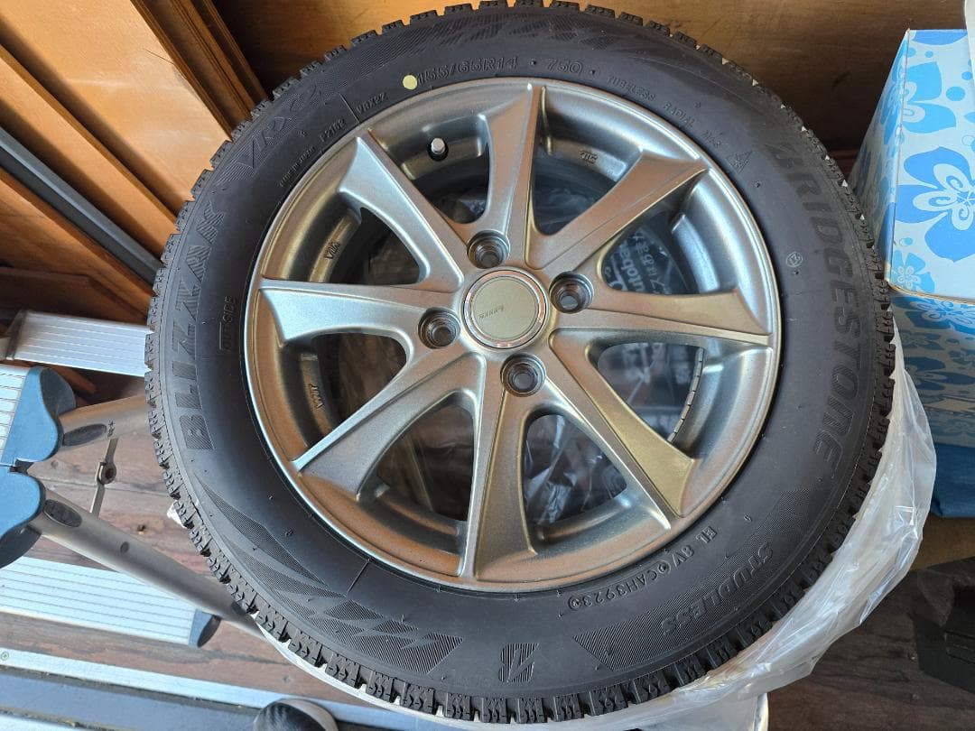 ブリジストン　ブリザック VRX2 　14インチタイヤホイールセット