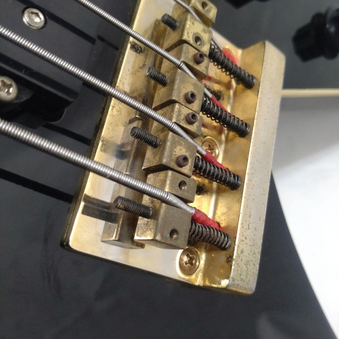 個性派ベーシストにワーロックベース！