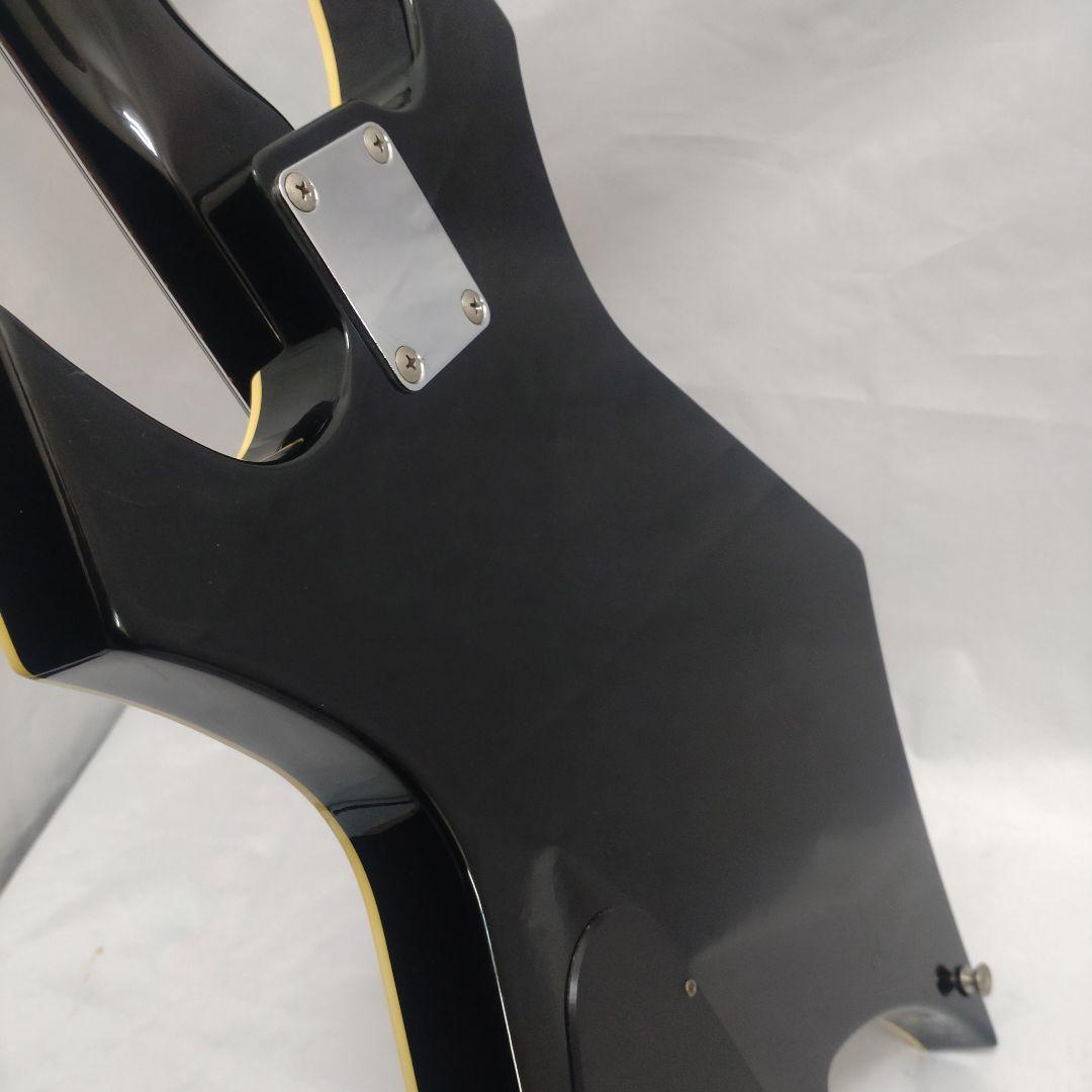 個性派ベーシストにワーロックベース！