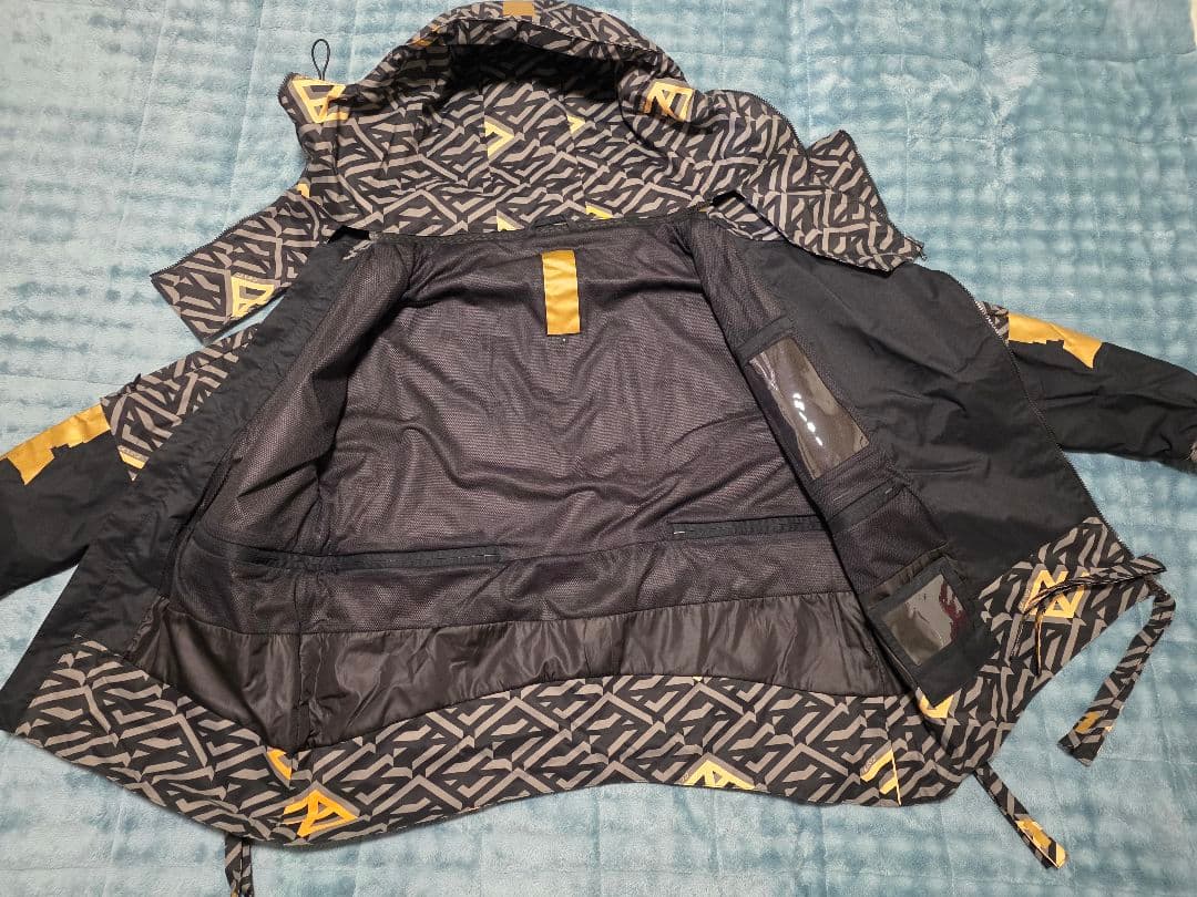 マークリーン　スノーボードウェア 黒/ゴールド 　上下セット　Sサイズ