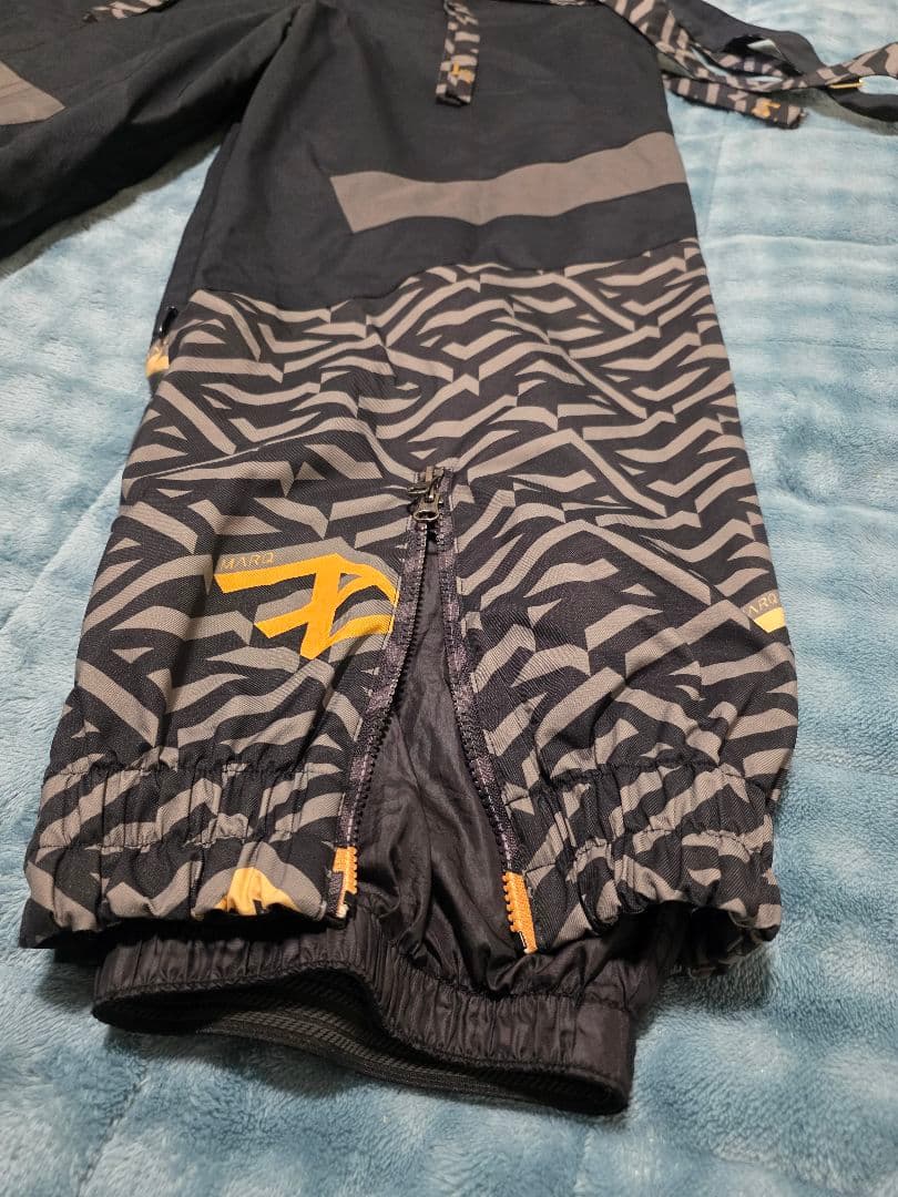 マークリーン　スノーボードウェア 黒/ゴールド 　上下セット　Sサイズ