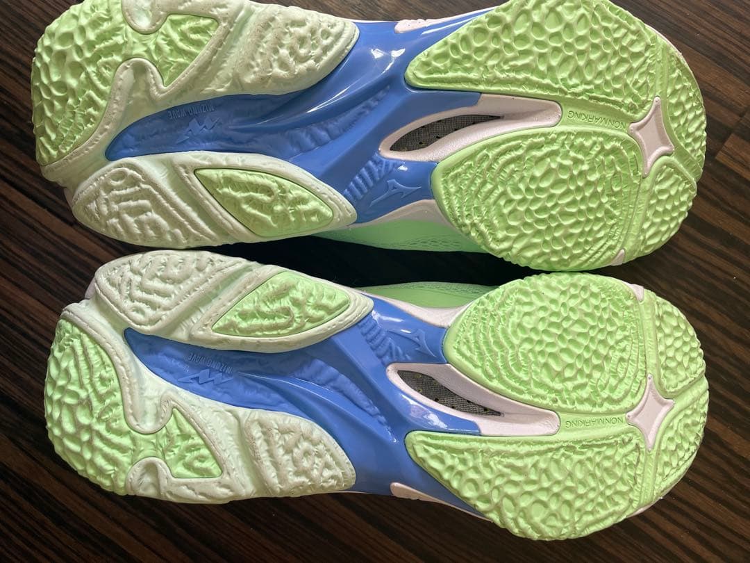 ミズノ　バレーボール　シューズ