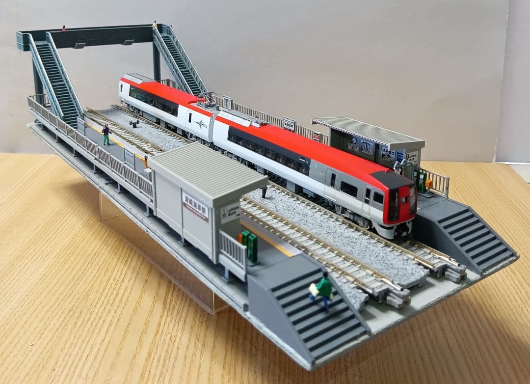 Nゲージ 対向式ホームセット（レール付き）ジオラマ ④