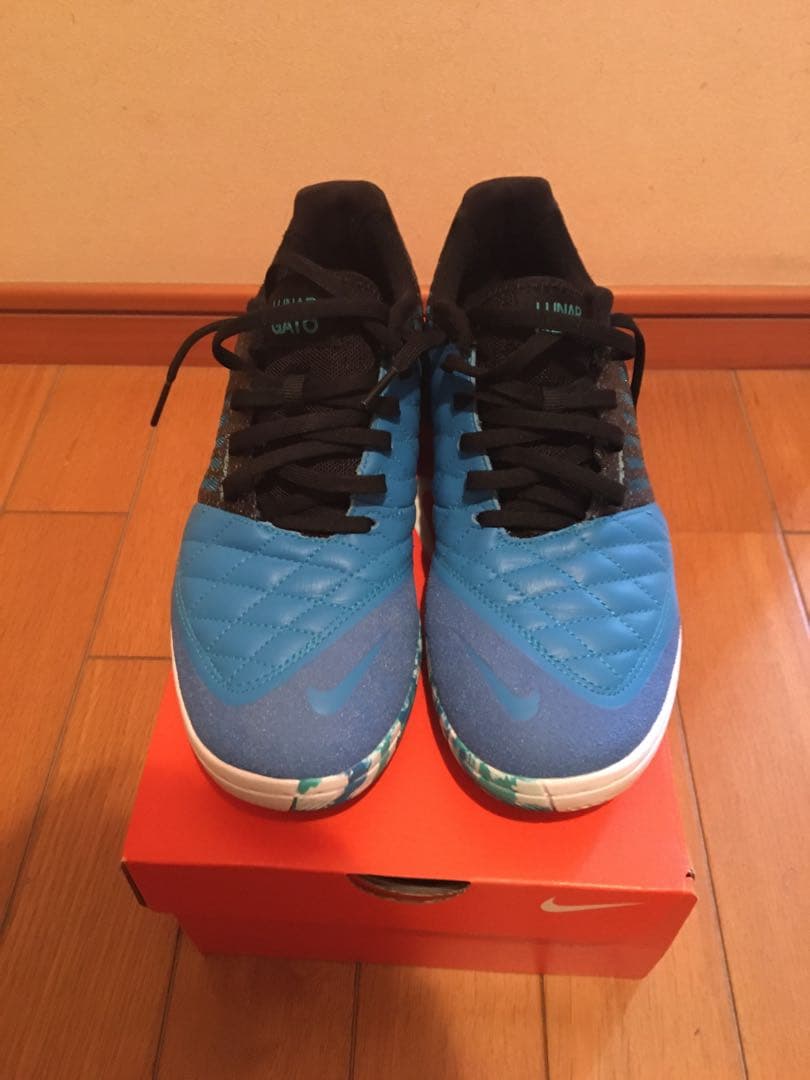 ナイキルナガト2 フットサルシューズ