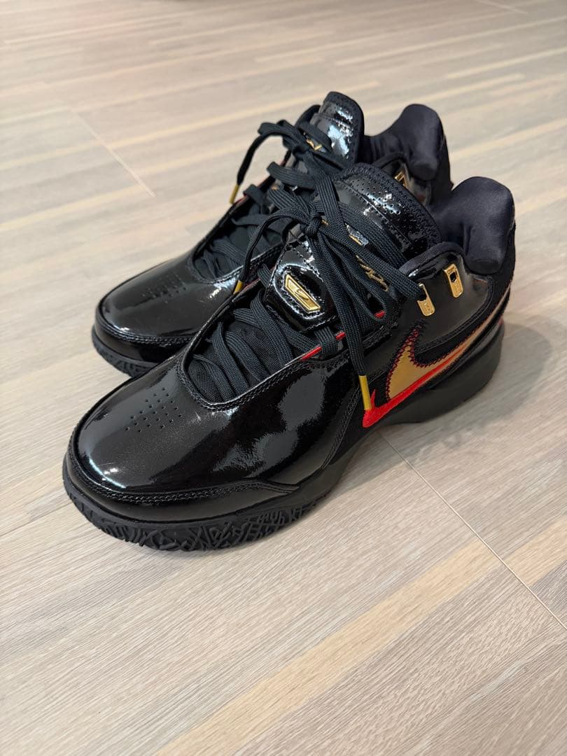 Nike バスケットボールシューズ ブラック/レッド/ゴールド