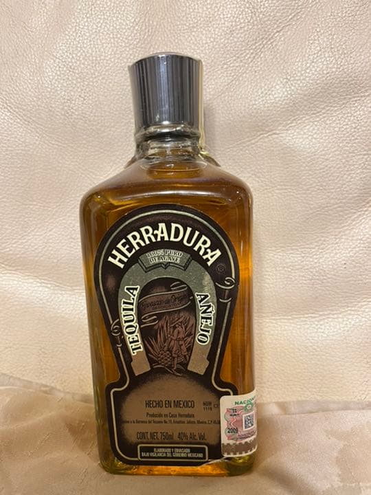 テキーラ　エラドゥーラ　アネホ　40% HERRADURA ANEJO 未開封