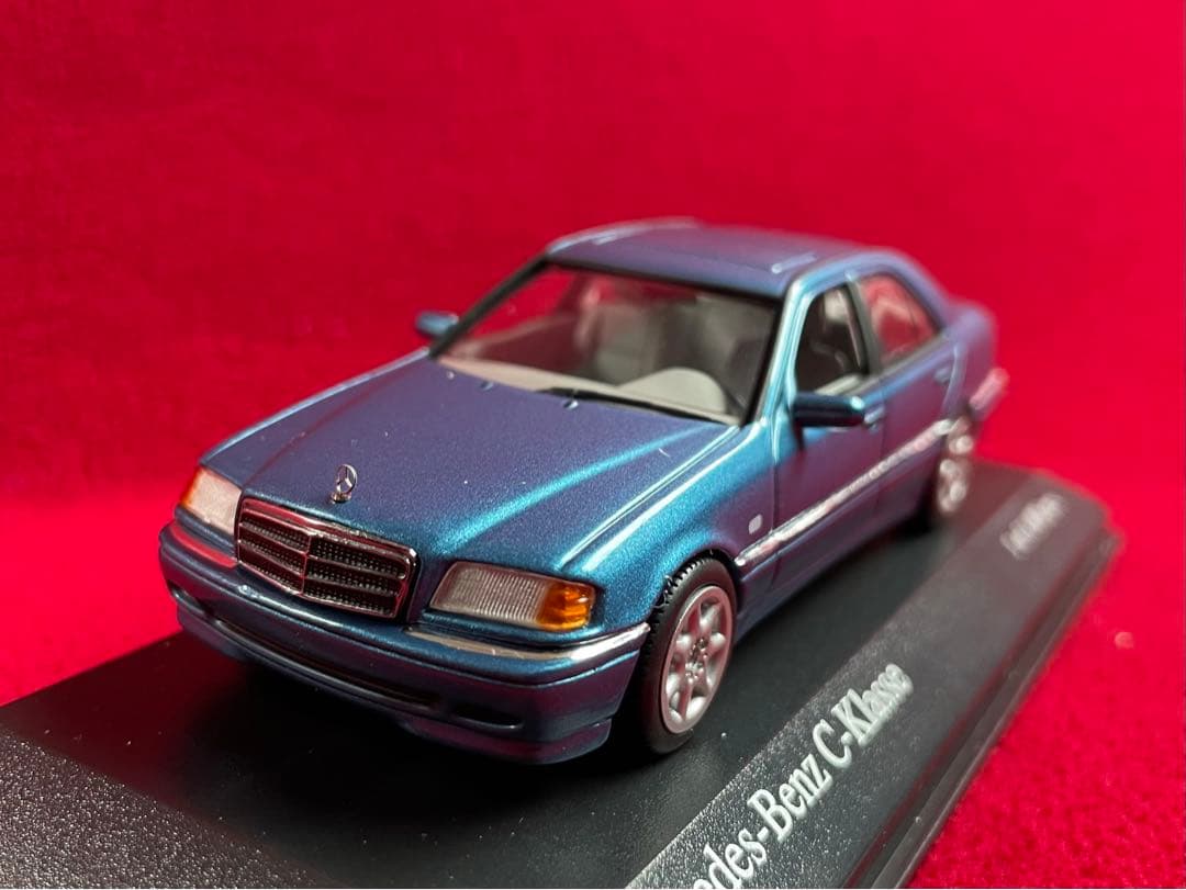 ミニチャンプス　メルセデスベンツ  Cクラス ) 1/43 ブルー　1997
