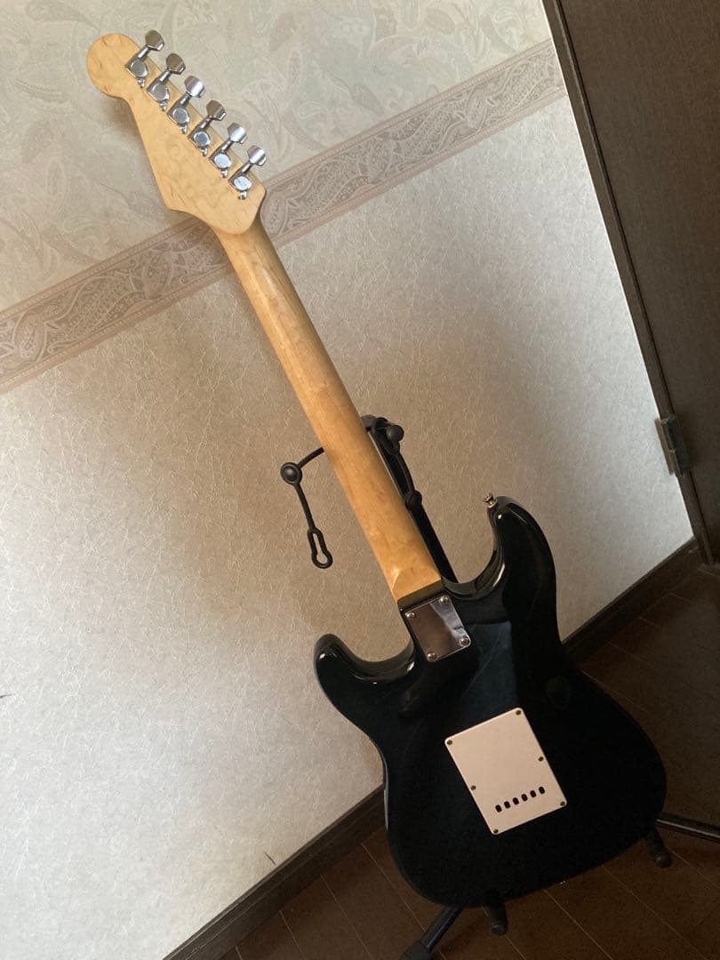 ブラック ストラトキャスタータイプ エレキギター
