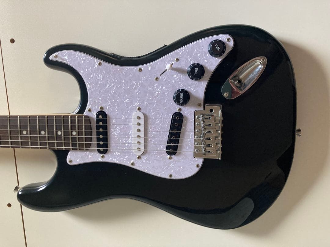 ブラック ストラトキャスタータイプ エレキギター