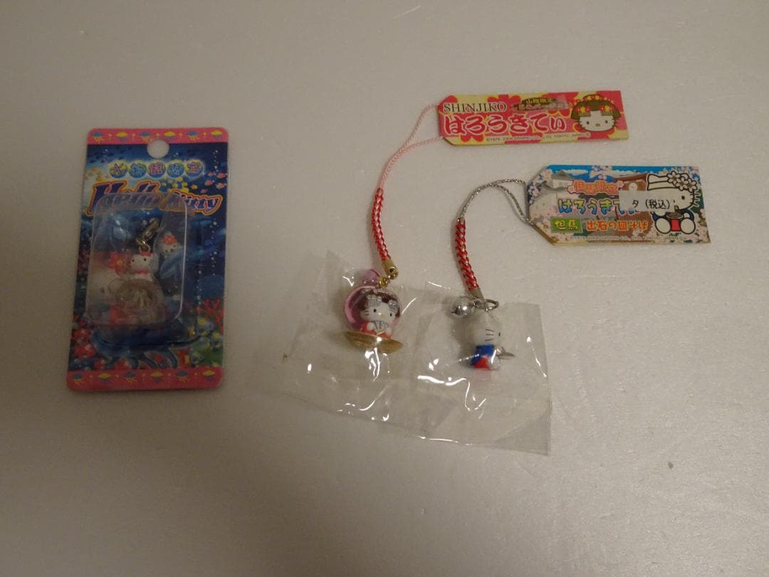 新品、未使用。ご当地限定ハローキティ根付けストラップ16個+中古2個　ja-23