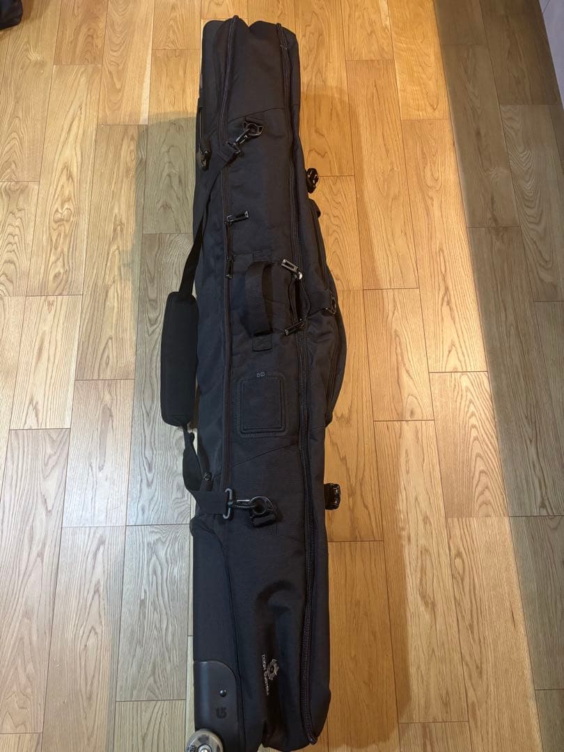 Burton ウィール付きスノーボードバッグ ブラック