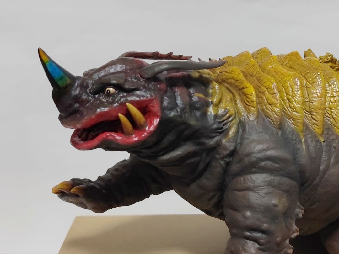 ビリケン商会「ネロンガ」リアルモデルキットシリーズ完成品　角透明化