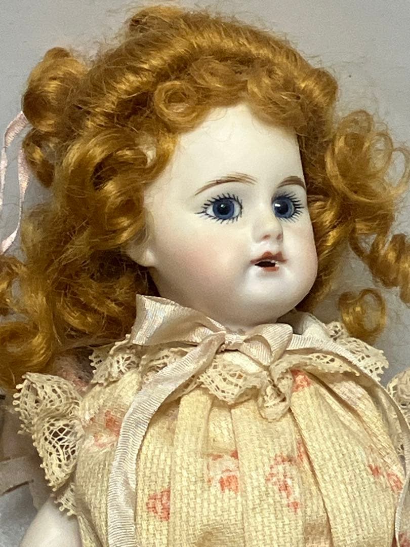 ビスクドール　アンティークのコレクション用磁器人形 (Kemper かつら)