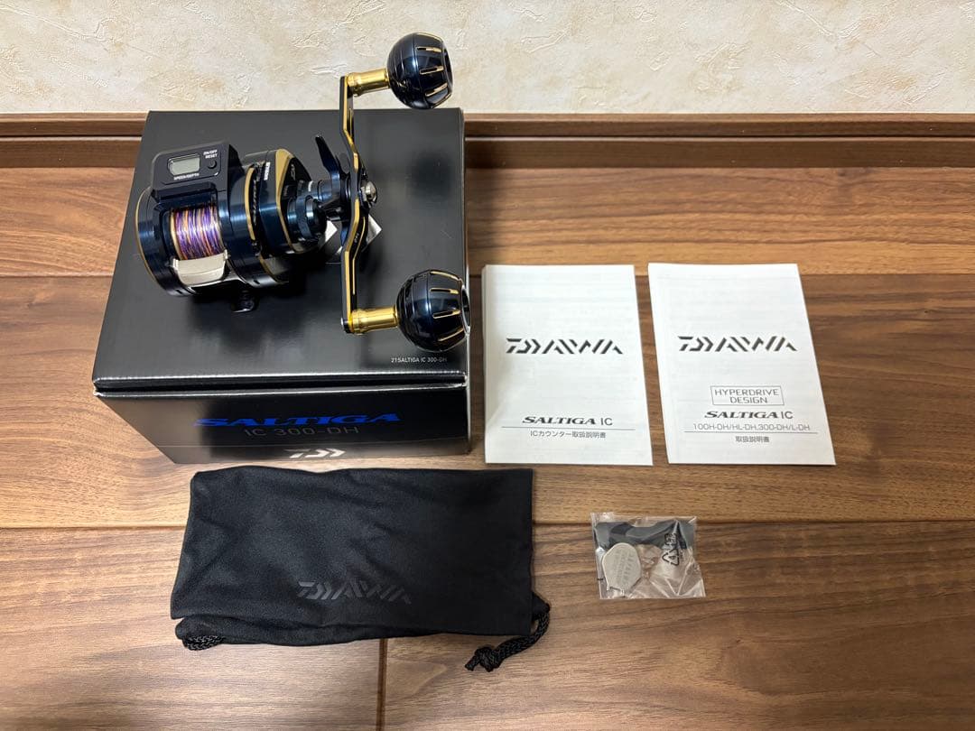ダイワ ベイトリール ソルティガIC 300-DH(右)