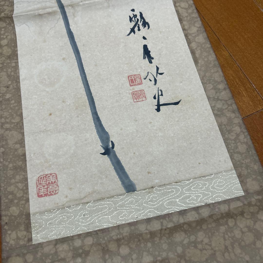 草花と虎の掛軸　戦前築の実家より