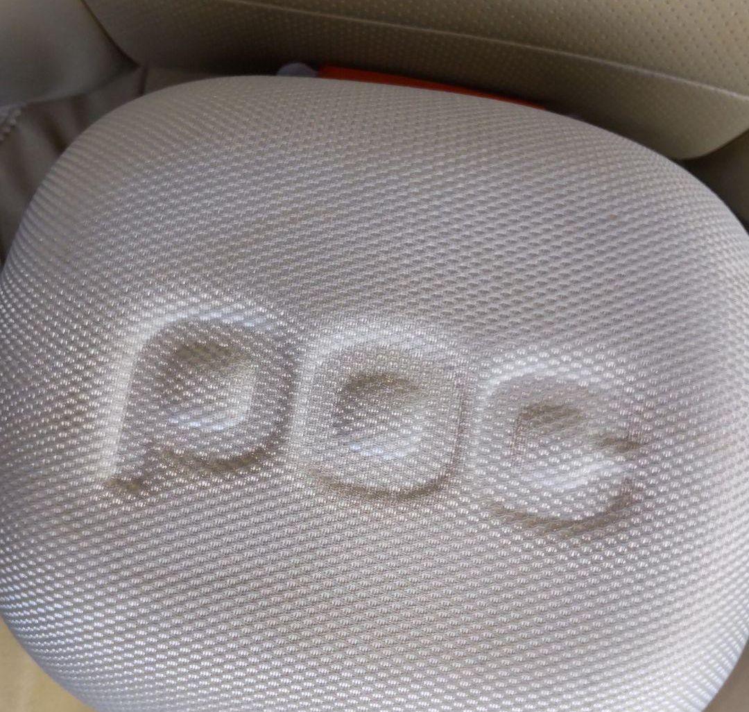 a  POC ヘルメットケース