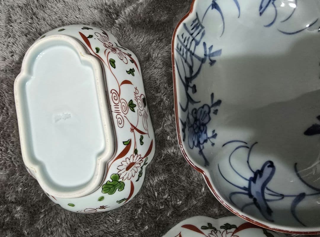 古伊万里の伊万里焼の染め付けがあり美しいお皿です