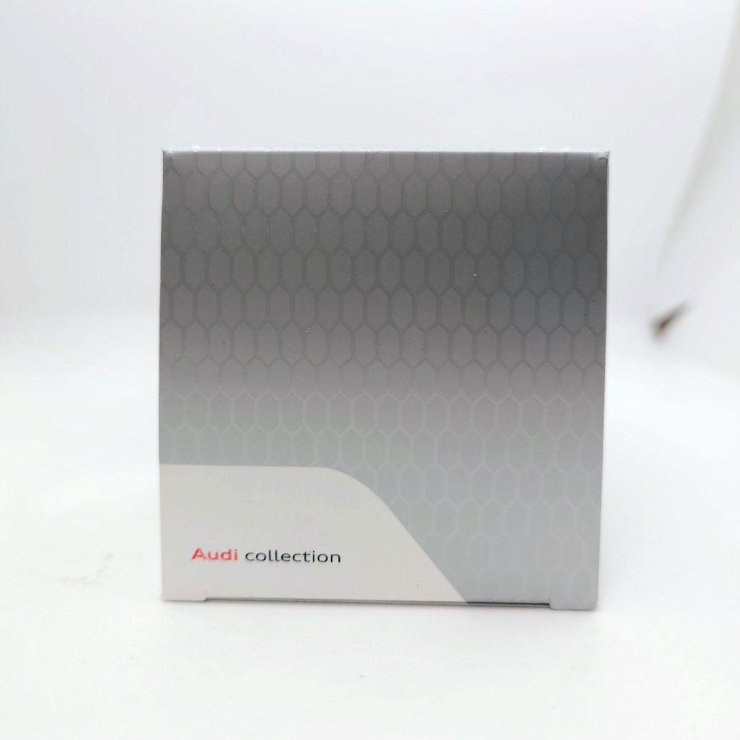 1/43 アウディ アバント（B9系）タンゴレッド アウディディーラー特注品