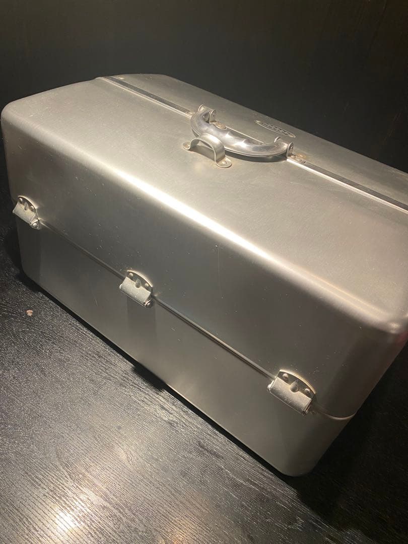 トップウォータールアーとタックルボックス