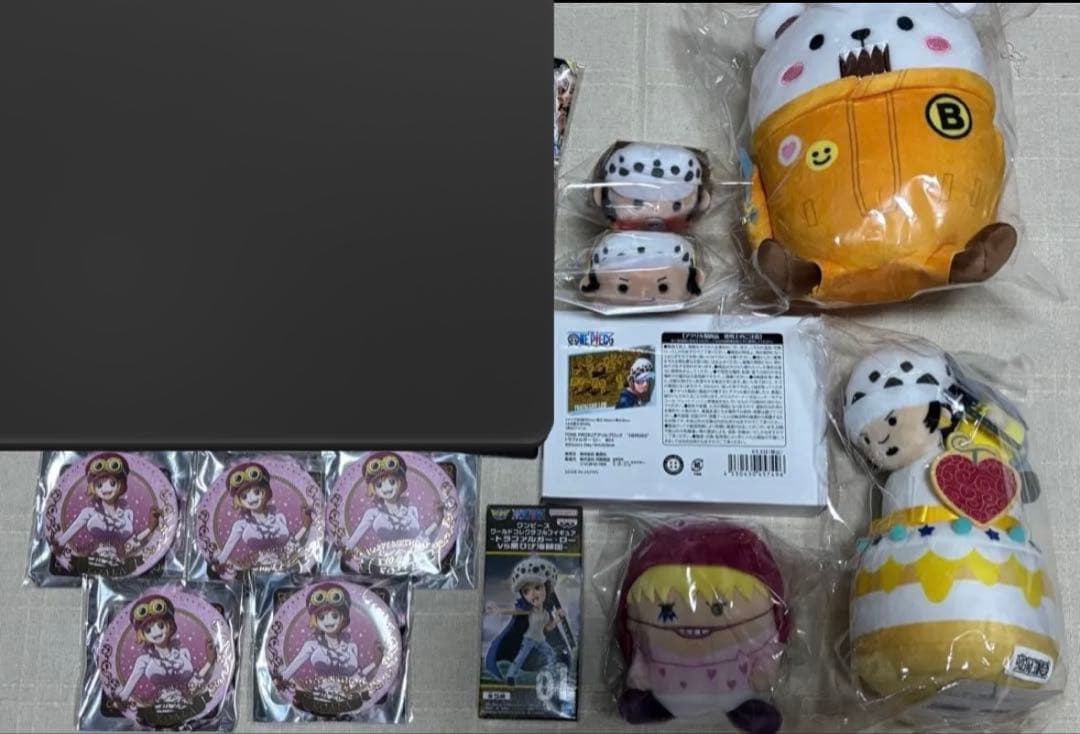 ONE PIECE ワンピース　トラファルガー・ロー　ぬいぐるみ　缶バッジ