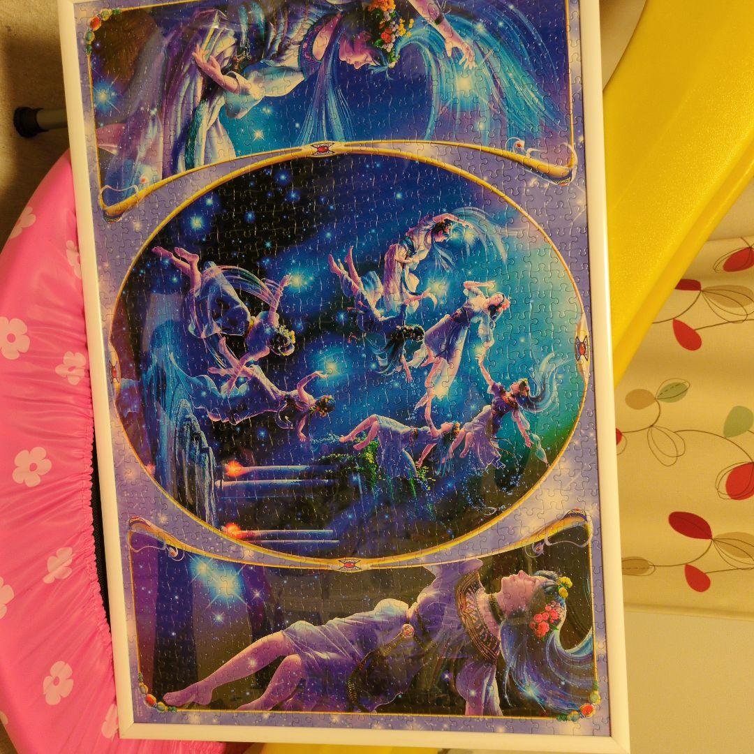 ジグソーパズル。暗闇で光る。