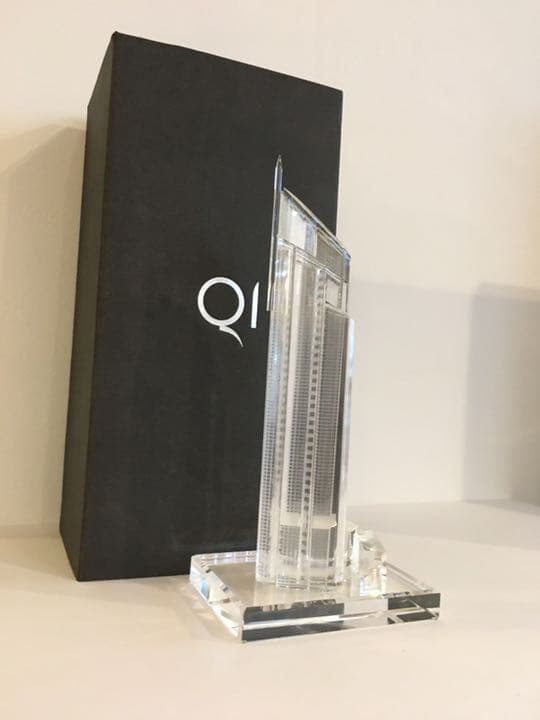 超高層　レジデンスQ１　タワー　ゴールドコースト　サファイアクリスタル　オブジェ