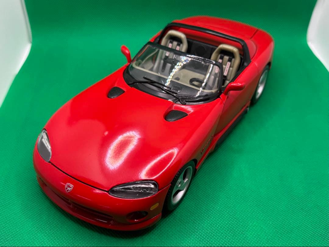 ダッジ・バイパー 1/18スケール 赤