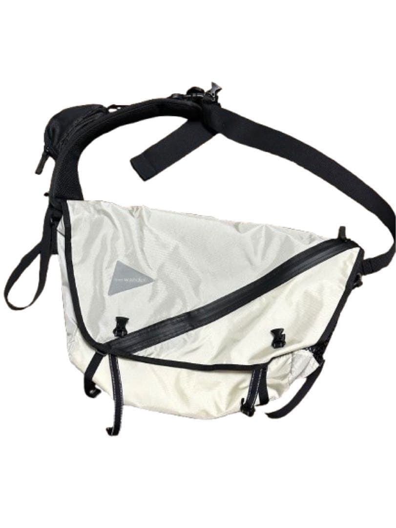 and wander（アンドワンダー） 20L messenger bag