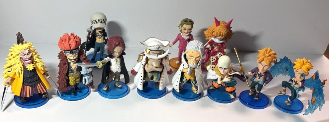 ワンピース ワールドコレクタブル 人気キャラ？11体セット　【中古、箱無し】