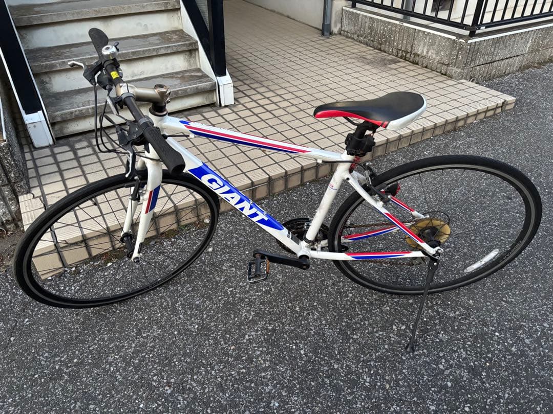 【ブータン】GIANT CROSTAR クロスバイク トリコロールカラー