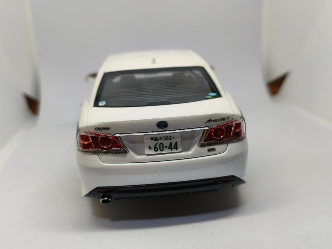 アオシマ　トヨタ　クラウンアスリート　プラモデル　完成品　ホワイトパール