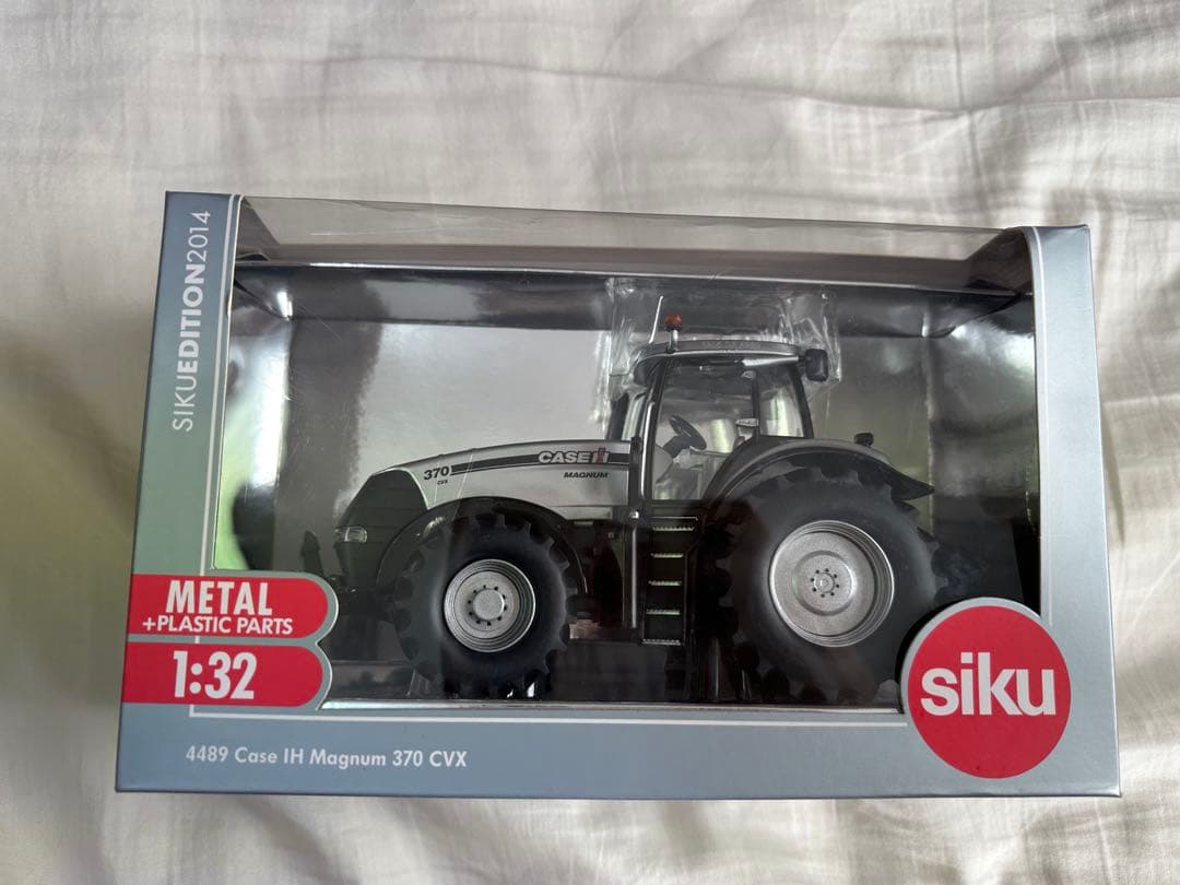 siku 1/32トラクター