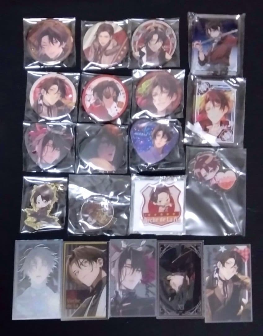 終ヴィル　アドルフ　缶バッチ、キーホルダーセット