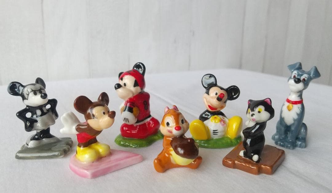 ディズニー　陶器　フィギュア　ベルメゾン　ミニチュア　置物