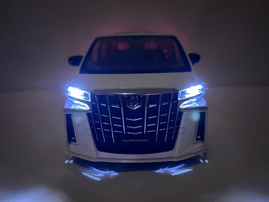 アルファード 30系 1/18 モデルカー