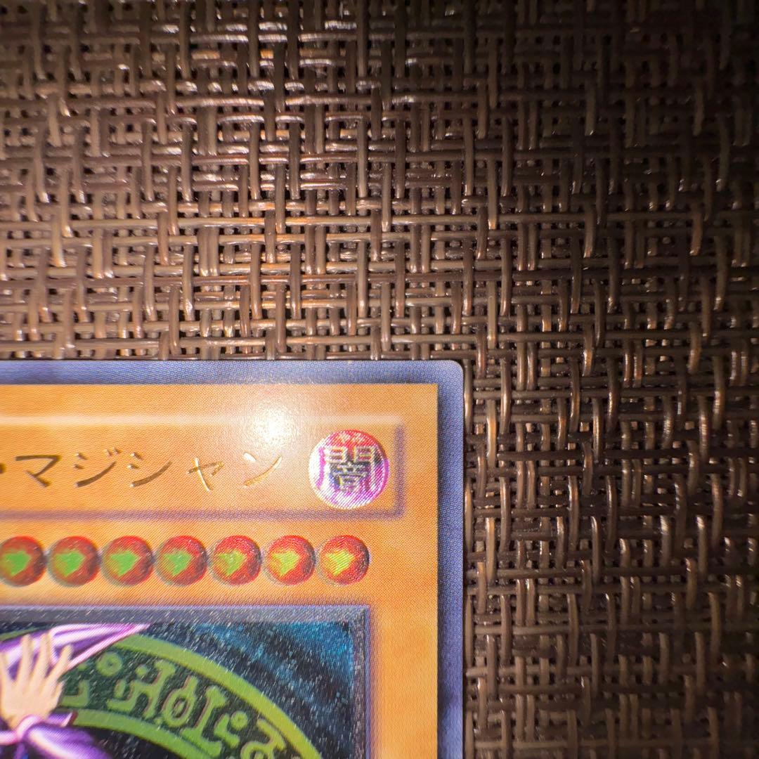 遊戯王　ブラックマジシャン　レリーフ