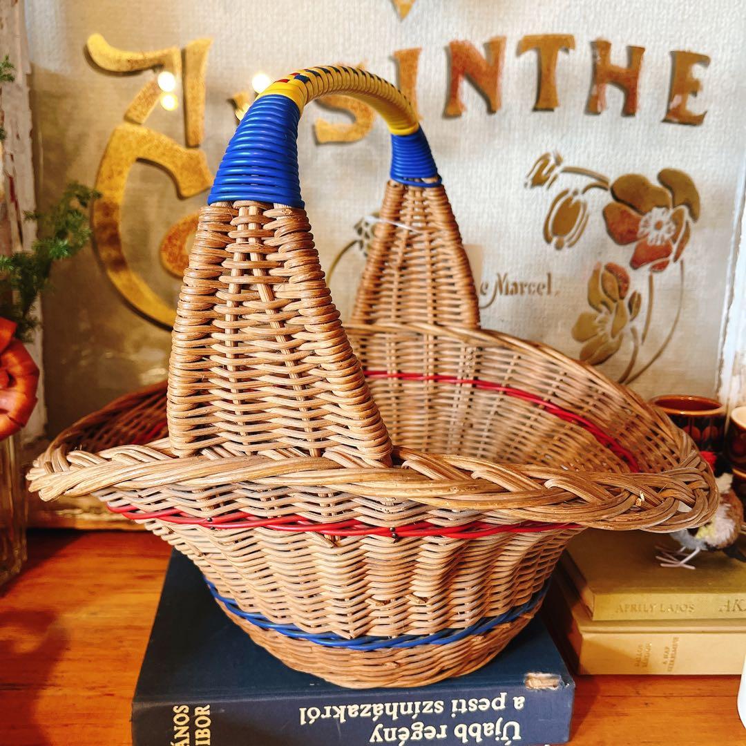 可愛いカラーアクセントのあるパニエ