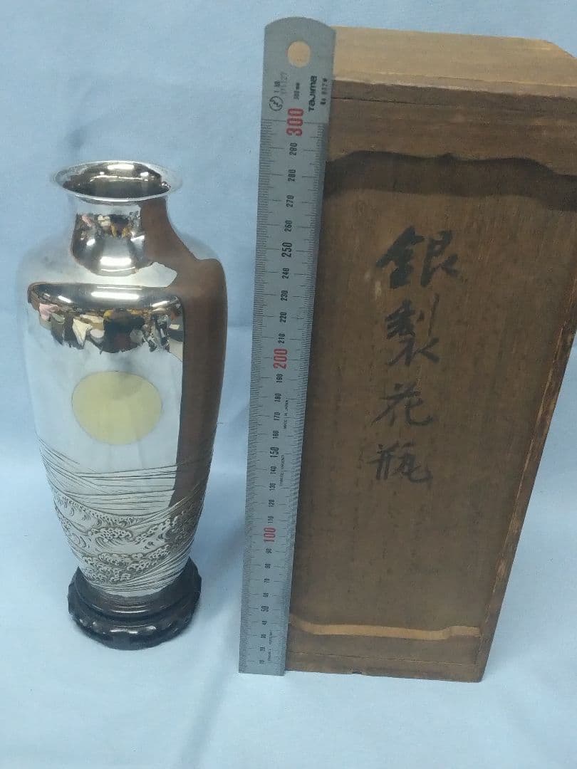 銀製花瓶 　銀製品　超絶技巧 叩き出し　銀製　美術工芸品