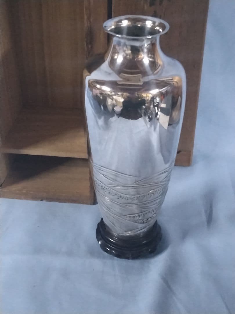 銀製花瓶 　銀製品　超絶技巧 叩き出し　銀製　美術工芸品