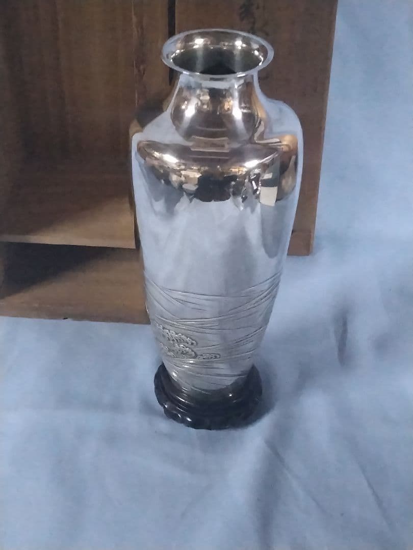 銀製花瓶 　銀製品　超絶技巧 叩き出し　銀製　美術工芸品
