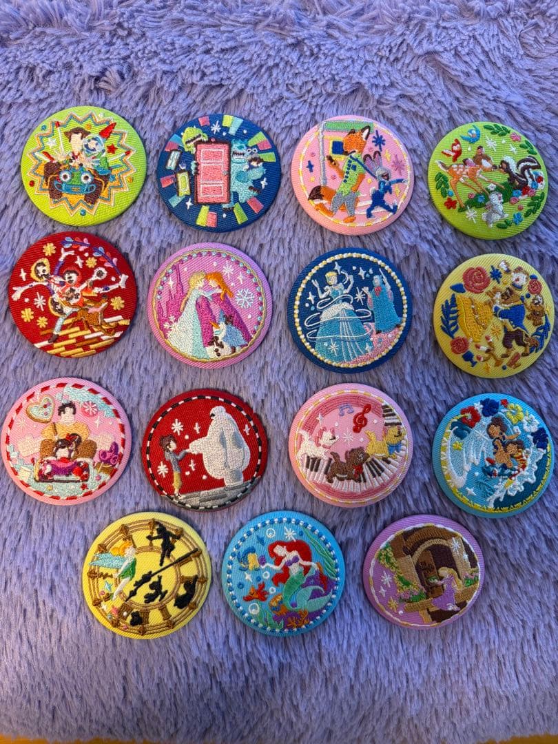 Disney 刺繍缶バッジ　ディズニー　15個　コンプ　バラ売り可