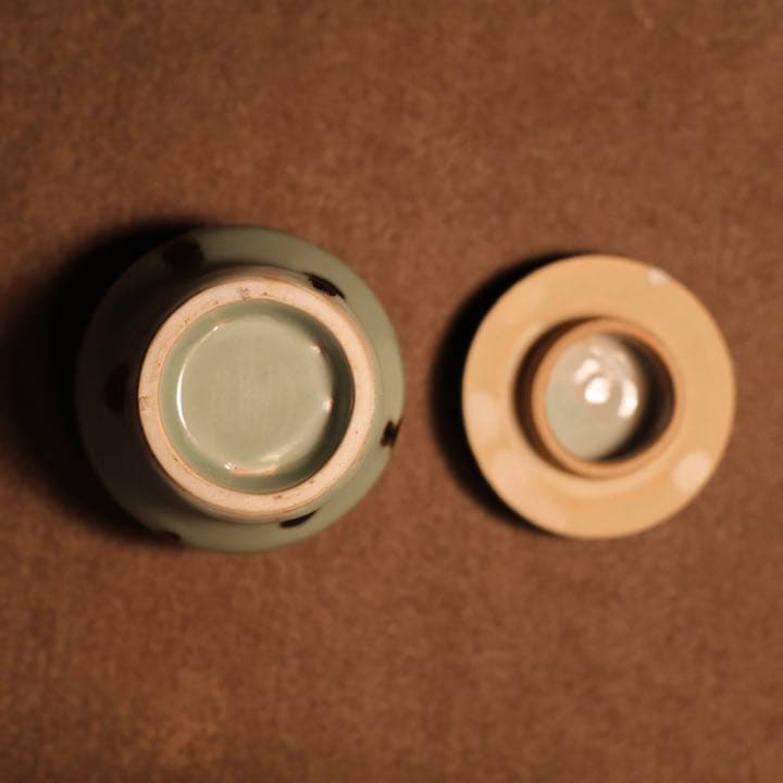 飛青磁 龍泉窯 南宋時代 12世紀【蓋内側にホツ有り】