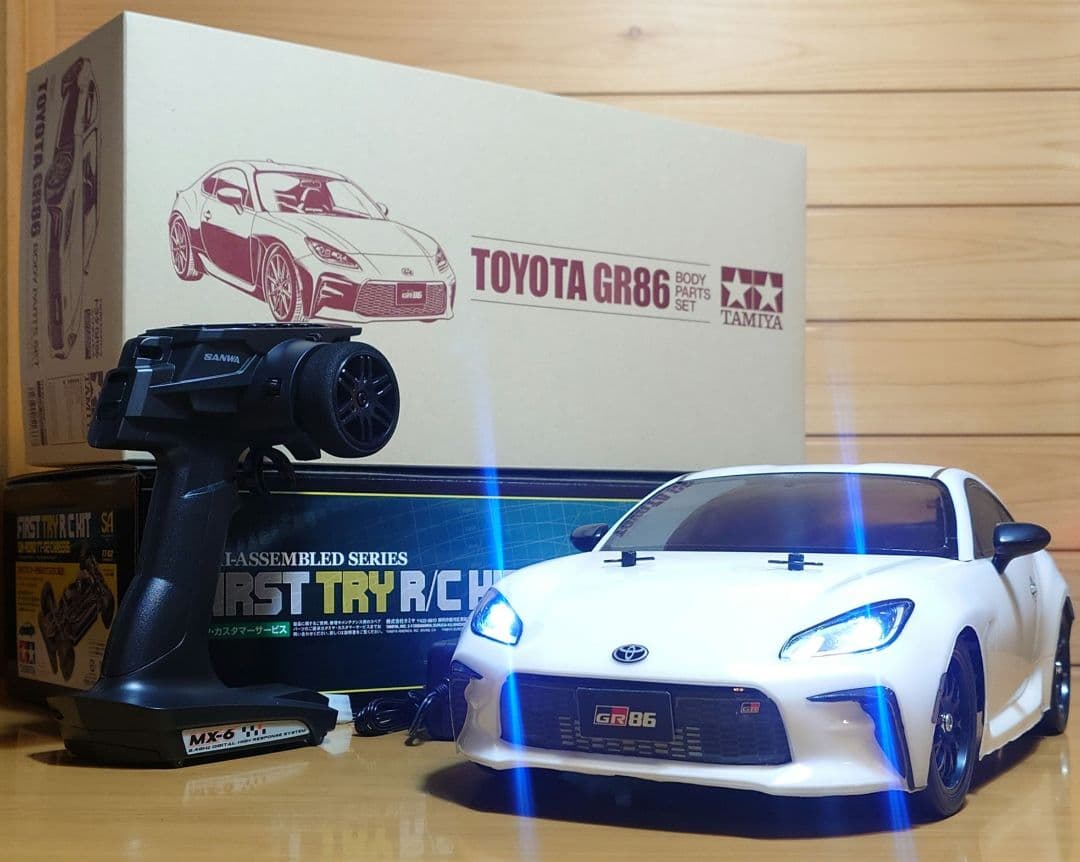 田宮RCトヨタGR86LEDライト付ファーストトライ＆プロポバッテリーセット完成