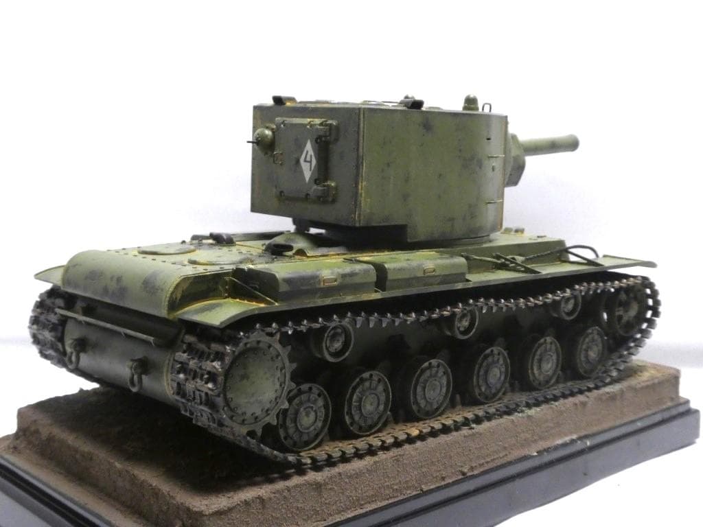 タミヤ 1/35 ソビエト重戦車 KV-2 完成品