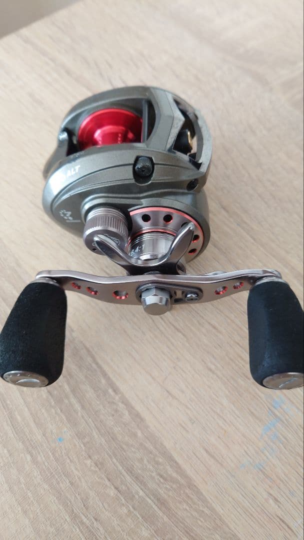 アブガルシア　アブレボALT　ベイトリール右巻ハンドル